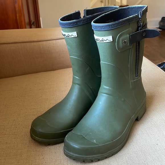 Wind River Short Green Rainboots with Zippers - Picture 1 of 5